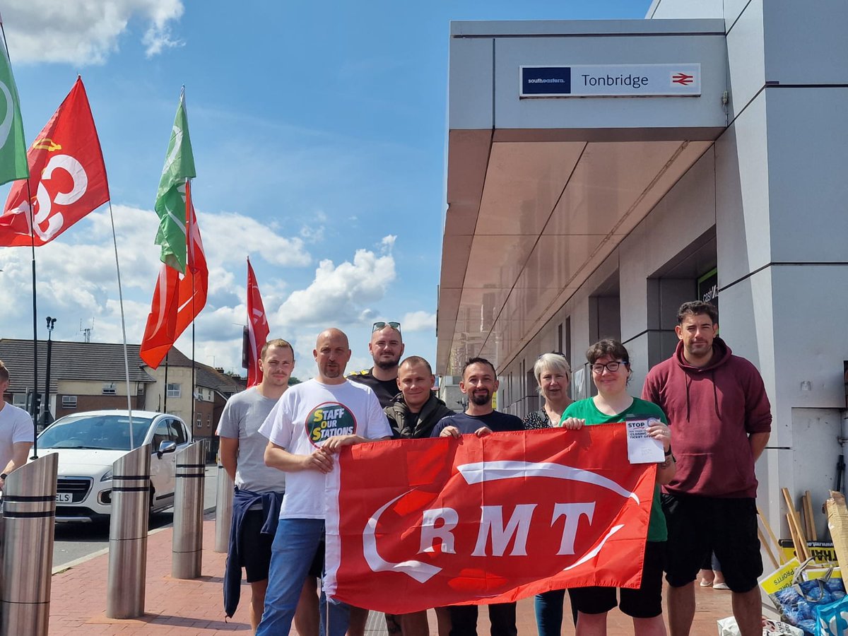 The sun shines on the righteous. Solidarity from Tonbridge <a href="/BDavies88/">Bev Davies</a> <a href="/RMTunion/">RMT</a> <a href="/Bella74559212/">Bella Fashola</a> @rmtmansouth #SaveOurTicketOffice