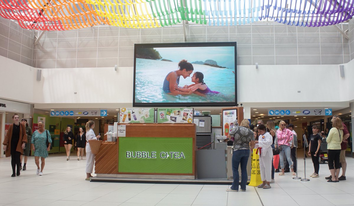 Holidays are coming! ☀️⛱️😎✈️ TUI got us in the mood to get away after recently showcasing their summer packages on our Orbit #DOOH screens. 📸: limited-space.com/campaign_galle… ...now, who's got the sunscreen 🤔 

Thanks to <a href="/3_13group/">Three Thirteen</a> 👏