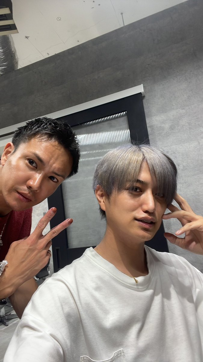 MAAAAAAAASAHIRO's tweet photo. L'wisのゆうすけくんに髪やってもらいました！
まじ神！

いい色！いい髪の長さ！

(再投稿) https://t.co/IhMYHp9kAI