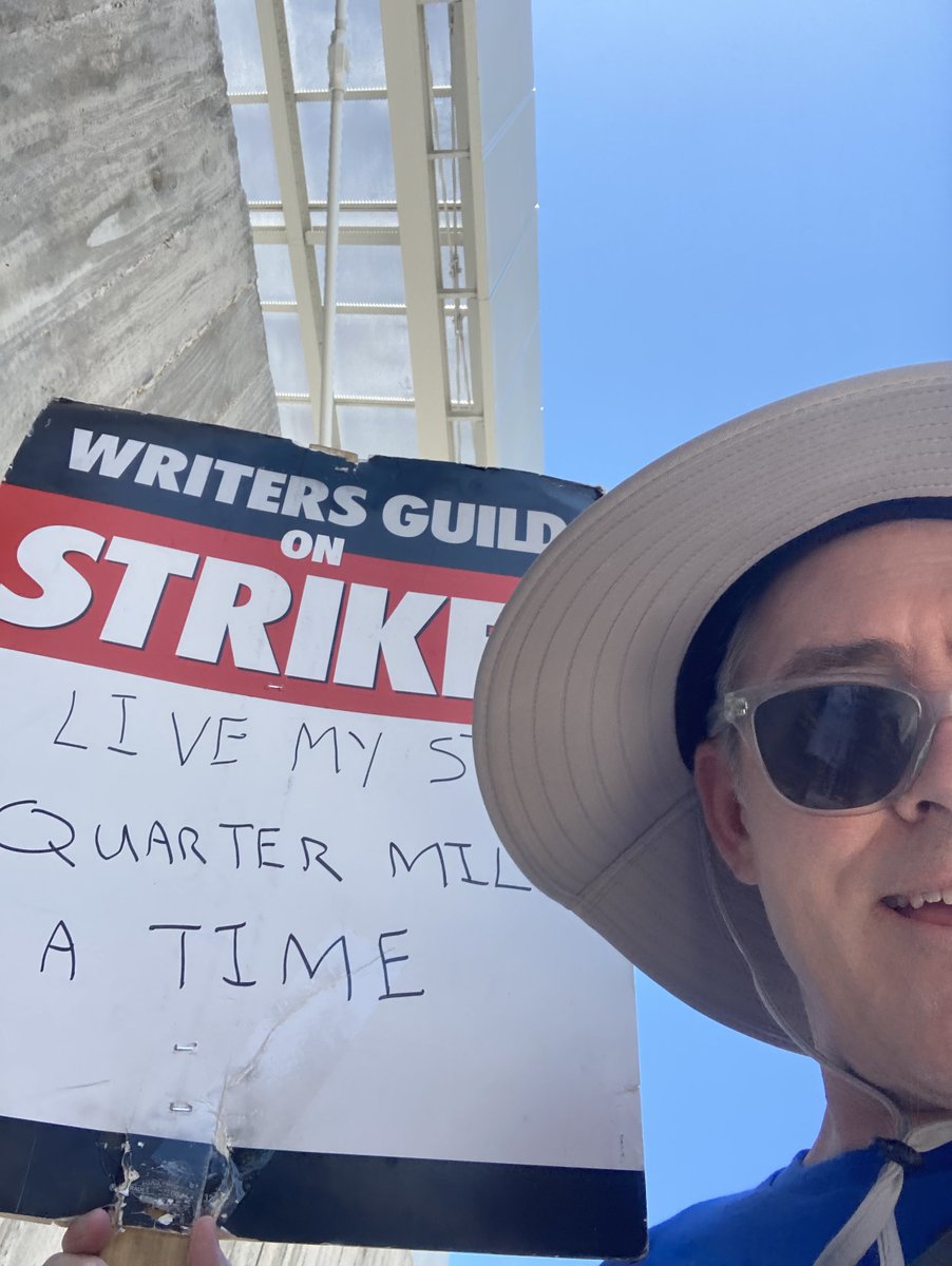 stevemoth's tweet photo. Striking for a fair contract is all about family.
#bestsignever #WGAstrong #SAGAFTRAstrong https://t.co/JdeAS0ES8F