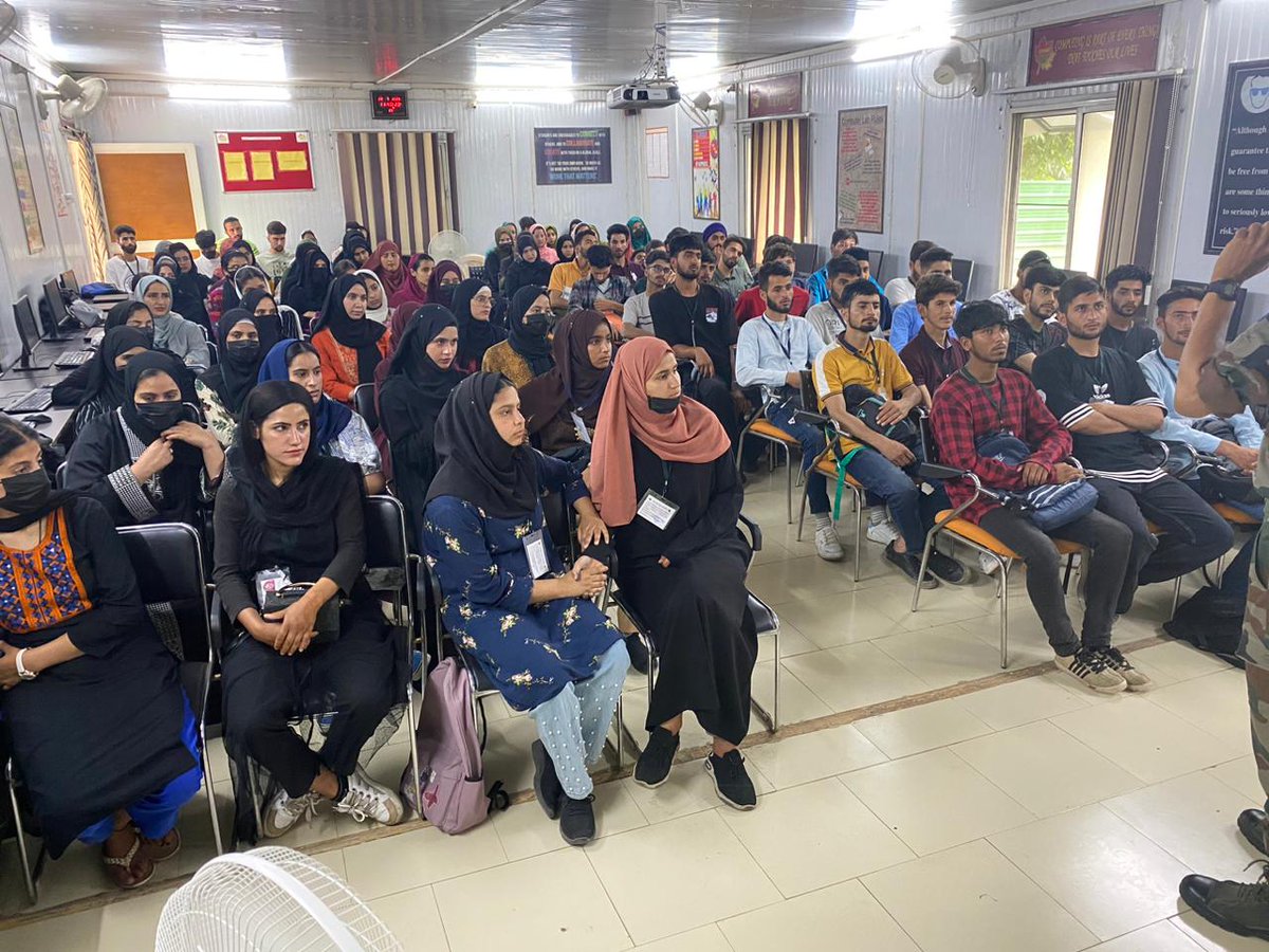 awazebaramulla's tweet photo. #DaggerGunners organized the screening of a movie, 'Kargil: Victory &amp; Valour' all the students &amp; teachers of #C9JC. The short film not only kept the audience engrossed but also enlightened with unknown facts.
@ChinarcorpsIA @adgpi 
#KargilVijayDiwas 
#KVD2023
#Kashmir
#Baramulla https://t.co/YjiEcWDCOa