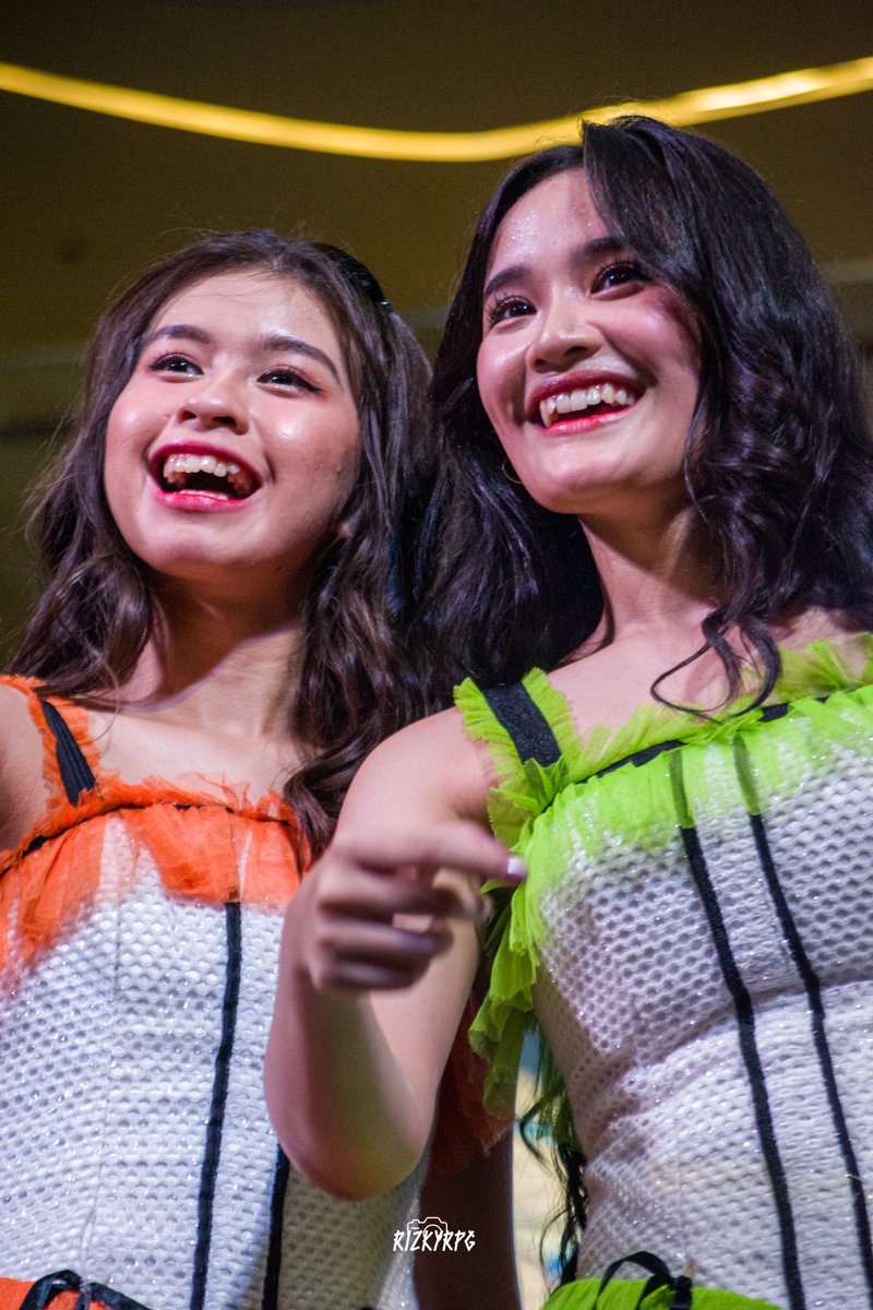 Duo cegil (?)
<a href="/F_OllaJKT48/">Febriola Sinambela</a> <a href="/S_AshelJKT48/">.</a> // JKT48 Summer Tour Semarang 2023 #JKT48SummerTour23