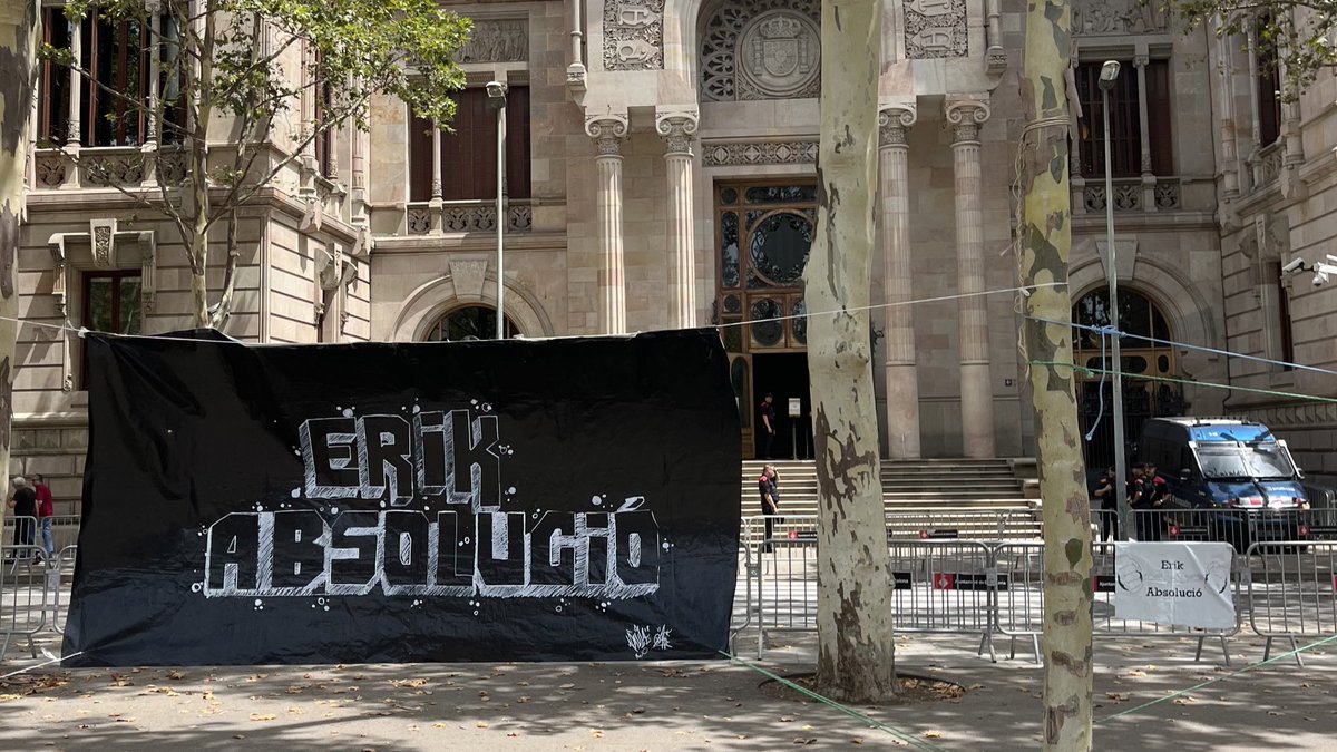 Arran Terrassa (@arranterrassa) on Twitter photo Ja ha sortit l'Erik ✊🏽
Queda un dia de judici, el dimecres 26, perquè acabi i sigui vist per sentència.
Tot el suport <a href="/ErikAbsolucio/">Erik Absolució</a> ❤️🔥 Ja ha sortit l'Erik ✊🏽
Queda un dia de judici, el dimecres 26, perquè acabi i sigui vist per sentència.
Tot el suport <a href="/ErikAbsolucio/">Erik Absolució</a> ❤️🔥