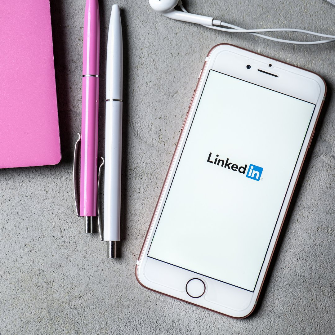 New to LinkedIn or need some inspo to set up your business profile? 🤔💭

Check out HubSpot's article on generating the best bio for your LinkedIn business profile! 👉 bit.ly/3OgszIQ

#SocialMedia #LinkedIn #SocialMediaExperts #MarketingExperts