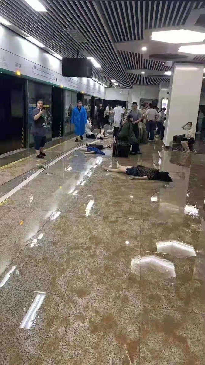 YangFriendyuan's tweet photo. 歷史上的今天2021年7月20日河南鄭州發生特大水災 https://t.co/URgVaHUc4P