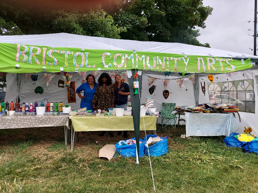 #PlayingOnAShoestring

#bristolcommunityarts are excited to be participating in this years National #playday2023 with <a href="/BathPlayProject/">PCH</a> &amp; <a href="/NationalPlayday/">National Playday</a> at Pennyquick Park BA2 1NW

Why not come along and join us at the scrap area for creative play, turning trash into treasure