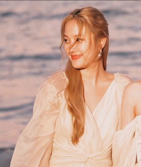 KixDarkX's tweet photo. everything is so romantic and beautiful... the sea, you and always your sweet smile... 

#srchafreen https://t.co/YXnYocIabS