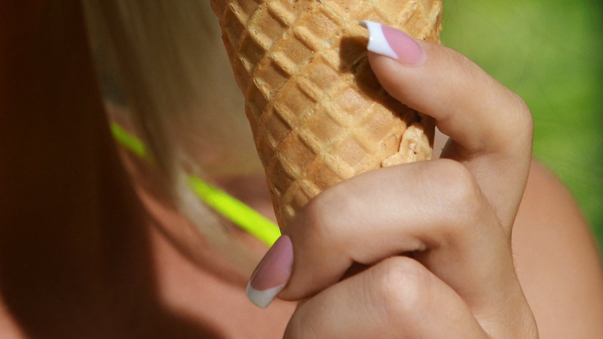 wo ist öffentliches Eisschlecken hin🤔 ... nichts in der Timeline ... ist das jetzt nicht mehr obszön 🧐

dabei ist der wesentlichste Aspekt noch mehrheitlich ungeklärt ... schlucken oder spucken😶

bei allen entlaufenen Löwen, es genügt, wenn MSMedien Idioten das Denken befehlen