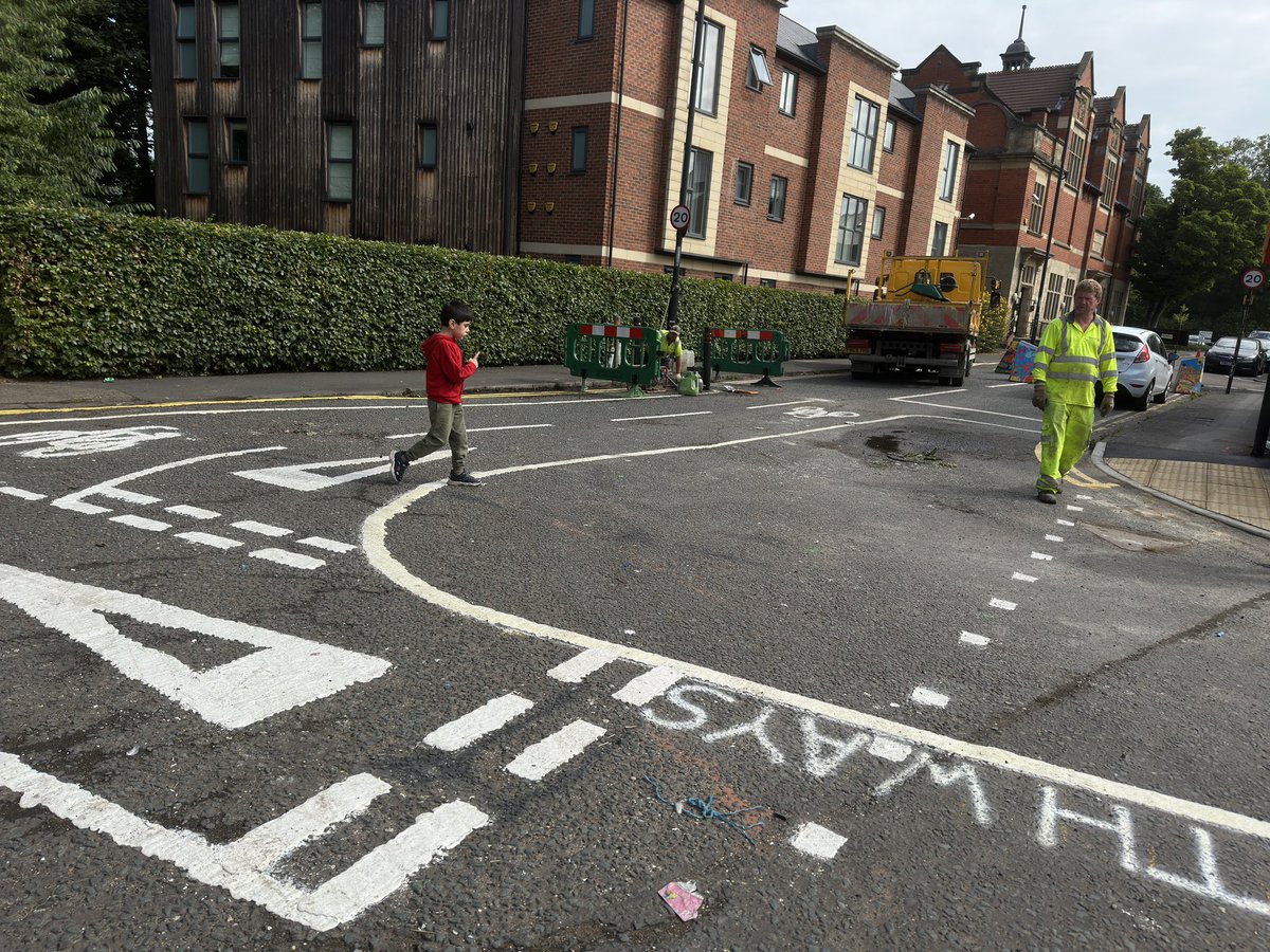 Markings show that the gate into Heaton Park will be opened for a cycleway, formalising a cycle route through to the Dene. The painted LTN barriers are being removed and replaced with bollards.
