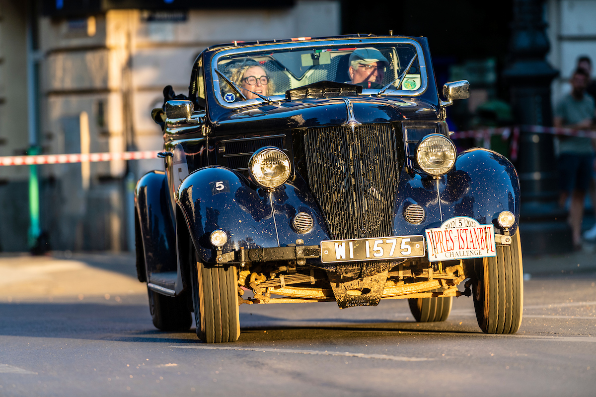 RallytheG's tweet photo. 🚗🌇 #ThrowbackThursday to an electrifying evening on the Ypres to Istanbul rally last summer! 🏁🌆
On a warm, dusky evening of day 11, an adrenaline-pumping city centre circuit took place in the heart of a Arad. 
📸 @gerardbrown_ https://t.co/fNU2d231NW