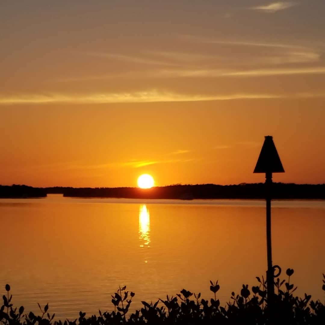 #Sunset Thursday #wanderlust

big ball hits the water
It gets better every time
wait for the green flash

#kbco #haiku #travel #cruise #rivercruise #AdventuresByDisney #ABD #Disney #DisneyWorld #Disneyland #DCL  #Azamara #AmaWaterways #VirginVoyages

https://t.co/uw4gQasZBB https://t.co/GFiaGBpFfu