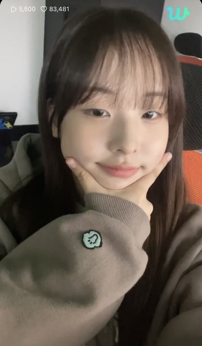 SunU0320's tweet photo. Seonyou gave us cutest capture time🥺🥺 mochi baby https://t.co/XdTJlSB9cz