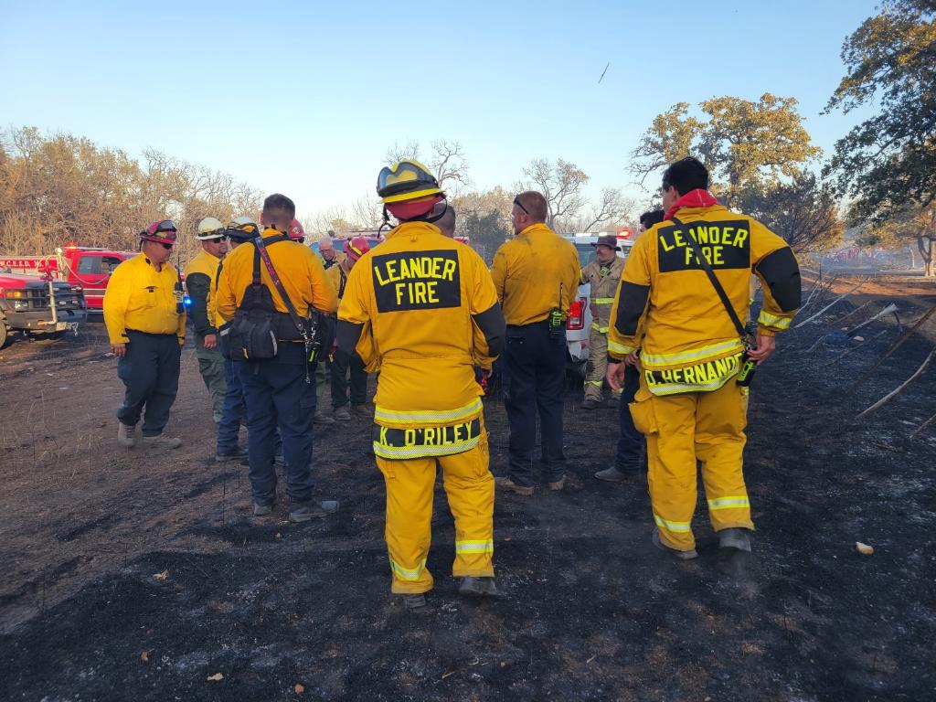 Leander_Fire's tweet photo. Yesterday, Wildland Team members with Brush Truck 5 assisted Williamson County ESD 5/ Jarrell Fire/Rescue and others in containing a large vegetation fire around the Cobb Creek Rd area. Wilco ESD 5 advised that Crews remain on scene today to ensure it is completely extinguished. https://t.co/HRCM9ECgr1