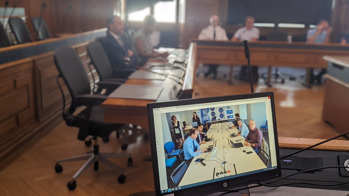 Prefecture42's tweet photo. 📸 Comité de pilotage de déploiement du Réseau Radio du Futur (#RRF).
🎯 Moderniser les moyens de communication des acteurs de la sécurité et du secours.
📍La Loire a été sélectionnée comme département d'expérimentation avec les #BouchesDuRhône 👏 https://t.co/rtbkWgbmoc