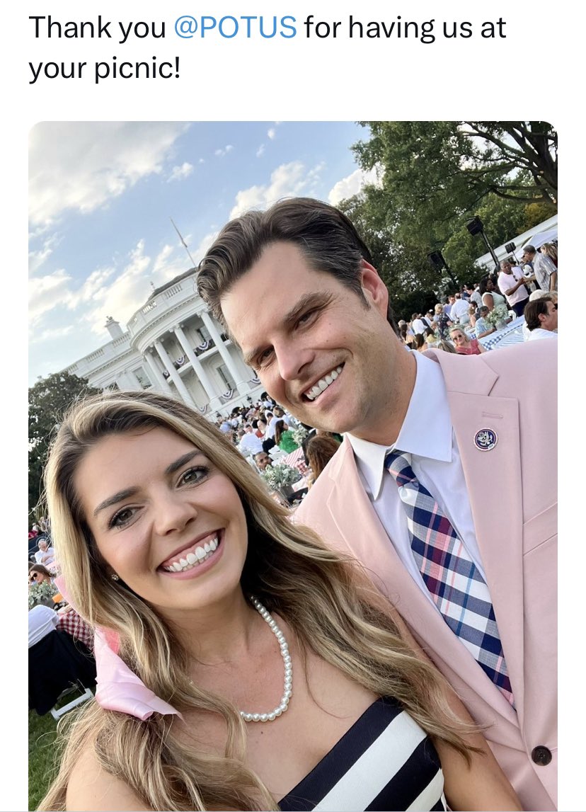 SyrinaLR's tweet image. We the people totally agree we trust NO ONE #PrimaryThemOut