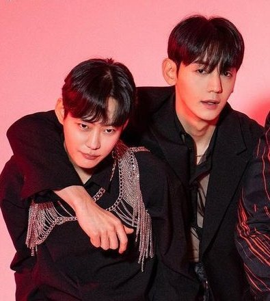 two male idols in the same group dating each other 😭