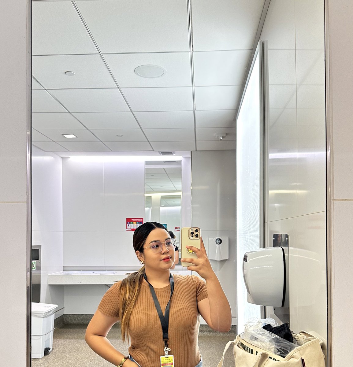 deawithlyra's tweet photo. can’t wait to start my journey working in an airport ✈️ #airport #lifestyle #ugccommunity https://t.co/OUzzycnPMf