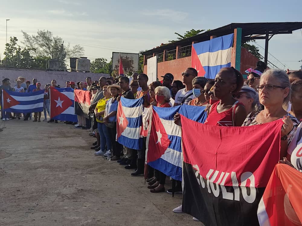 FidelidadACuba's tweet photo. #VenezuelaCapitalDeLaPoesía 28 Brigada Latinoamericana y Caribeña de Solidaridad con Cuba junto al contingente 50 de la Brigada José Martí de Europa participan en Caimito en el acto por el aniversario #70Moncada @cubacooperaven @CubaPlataforma @siempreconcuba @embacubaven @ISB_VE https://t.co/ycBX0he6Qz