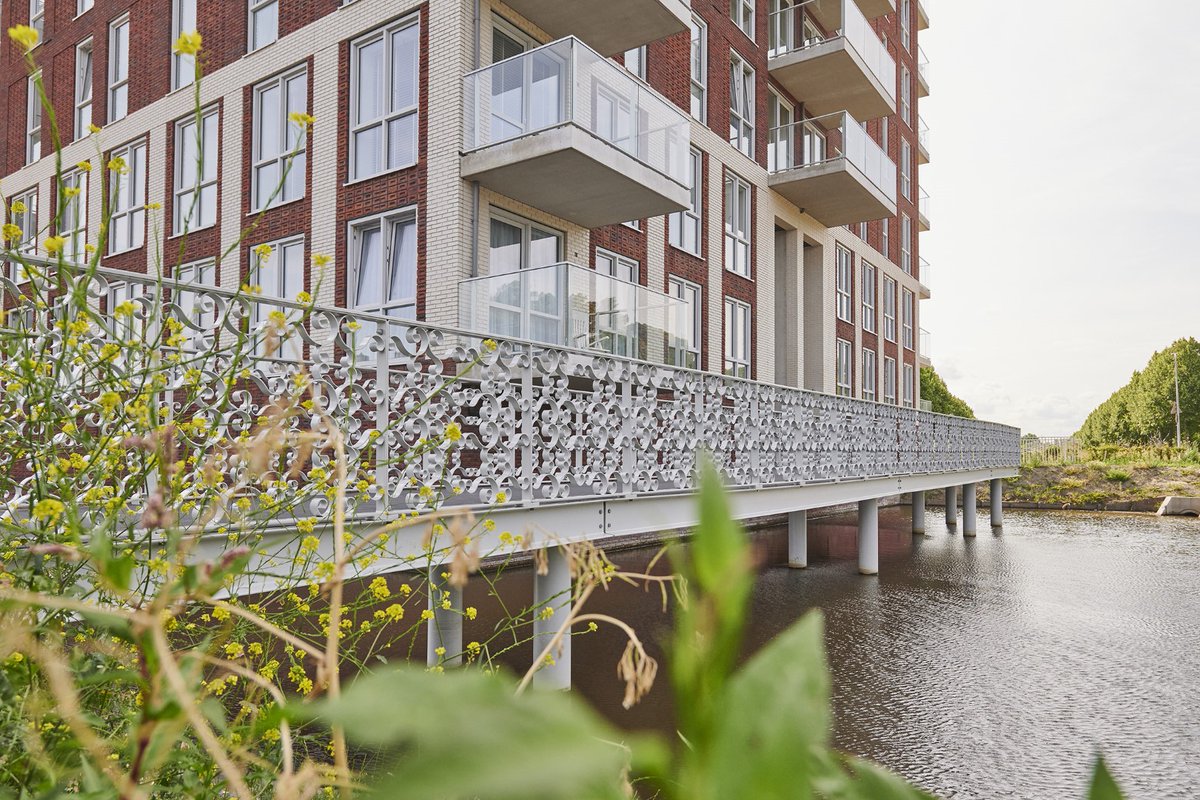 Van Ee Staal tweet media