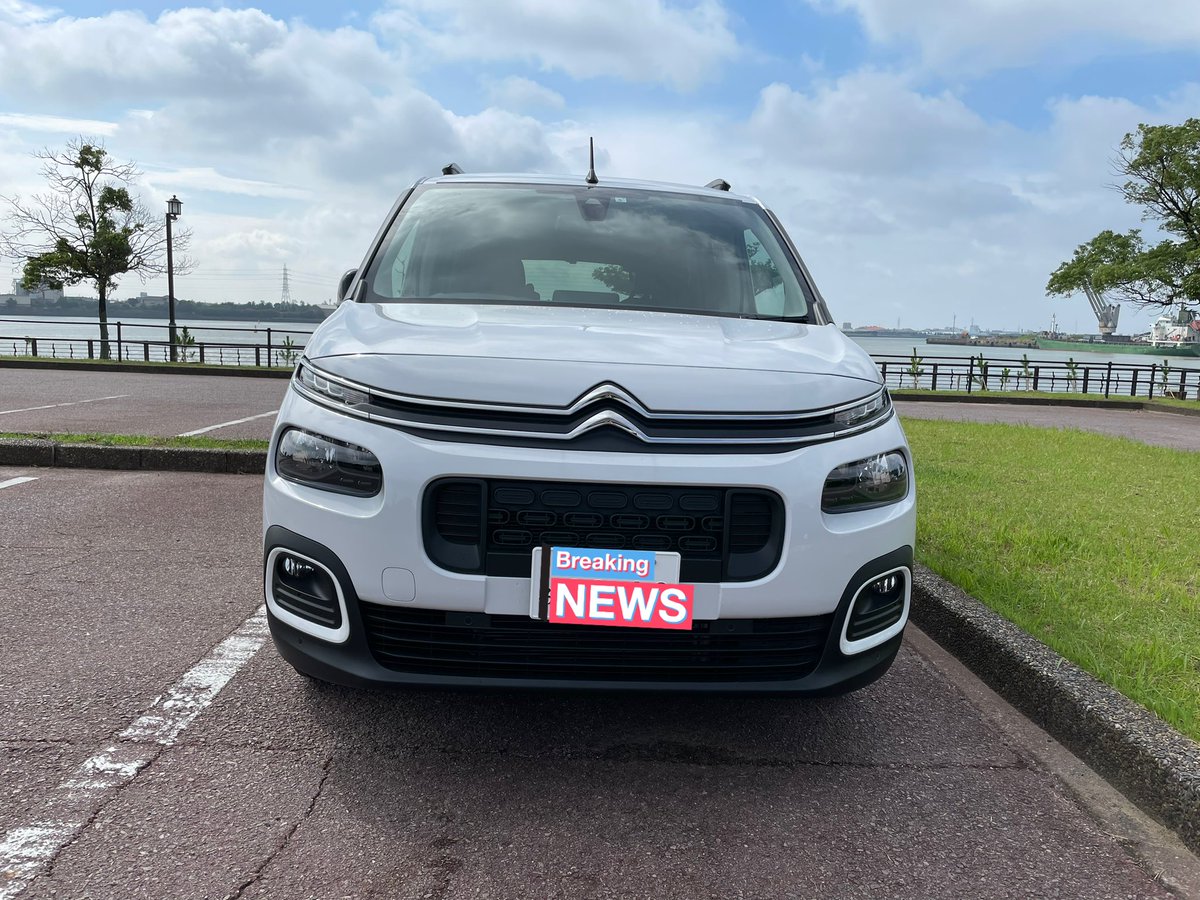 Rav4Ko's tweet photo. 後ろは四角いのに、前は丸い。
おもしろいデザインです。
#シトロエン
#ベルランゴ
#ベルランゴロング
#Berlingo
#Citroen https://t.co/Z5cgqHJytB