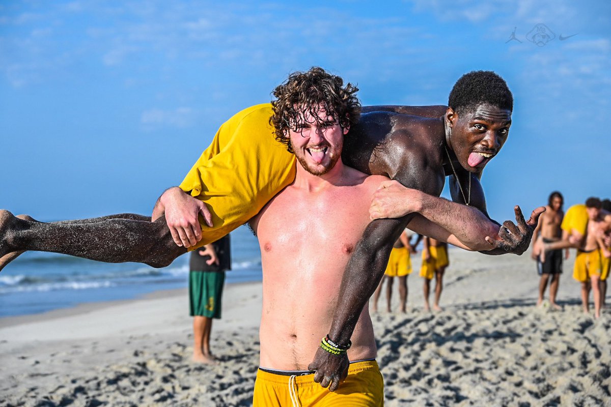 MBSeahawks_FB's tweet photo. Just another day at the ๐๏ธ! #TheBeach #BeachGrind #BeachMade https://t.co/WdvOzmYnIZ