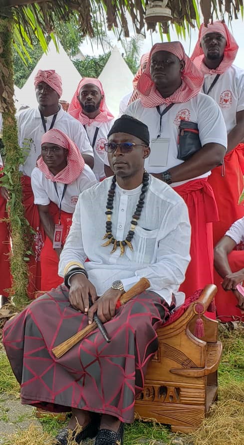 TheCameroonianZ's tweet photo. S.M. Louis Din Dika, le Roi des Bonambela - Canton Akwa.

#Cameroon 
© : @Lavoixdukoat https://t.co/LFhZ6IpjHB