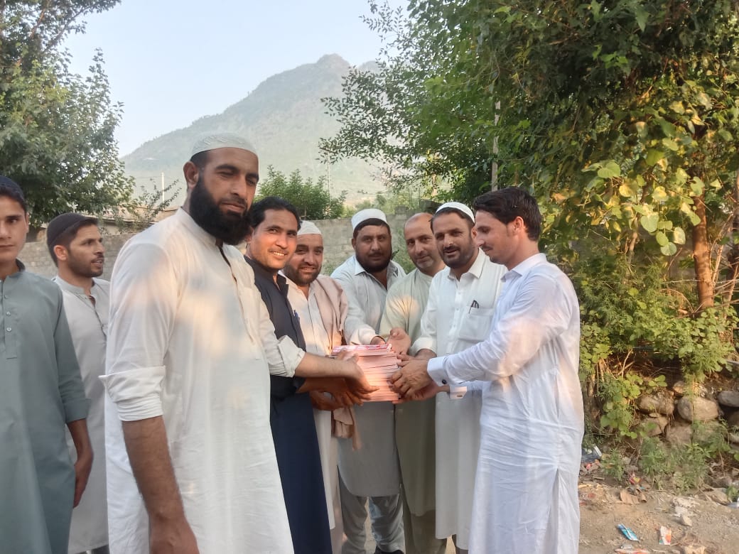 Ihsanul99451475's tweet photo. (ممبر سازی مہم)
عوامی نیشنل پارٹی ضلع تورغر الیکشن کمیشن کمیٹی چیئرمین یونس باچا کی طرف سے ممبر شپ کی کاپیاں تحصیل دوڑ میرہ کی زمداران کے حوالے 
بہت جلد ممبر شپ کا آغاز ہوگا
  #ANPMembershipDrive | #anptorghar https://t.co/X4CX95sK1t