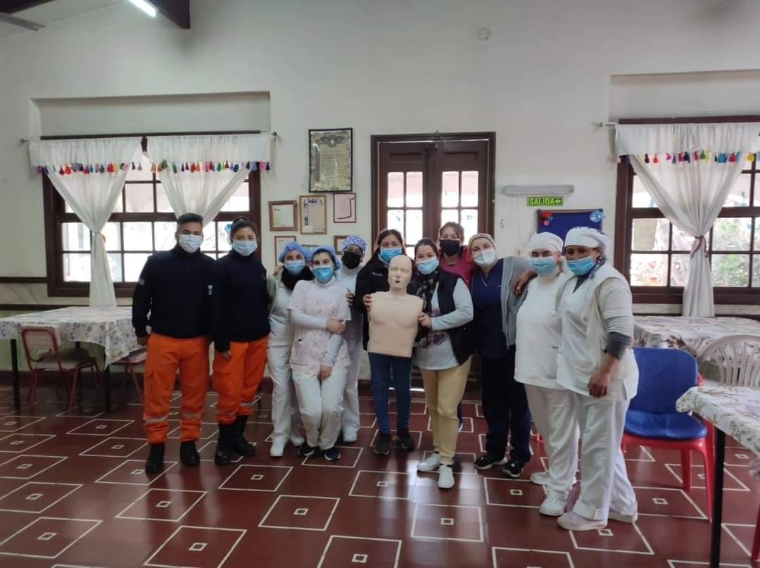 BomberosMC's tweet photo. 💪Estamos comprometidos en difundir la prevención y el cuidado de la salud a través de la educación. 

¡Seguiremos trabajando juntos para construir comunidades más seguras y preparadas! 💪🚒
 #Socorrismo #CuidadoDeLaSalud #Prevención #Comunidad # https://t.co/aIw3S0bm6m