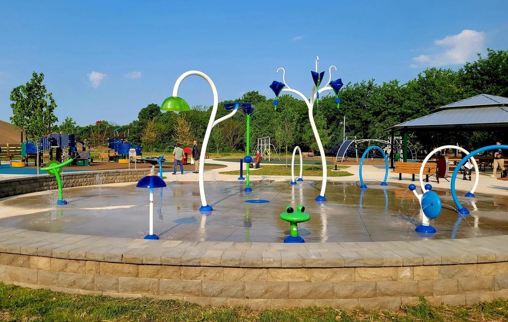 ☀ Looking for a quick way to cool off in the heat today? Stop by one of our splash pads! Learn about locations and opening times here: bit.ly/3Gq4E4m

📍 O'Bannon Park Splash Pad