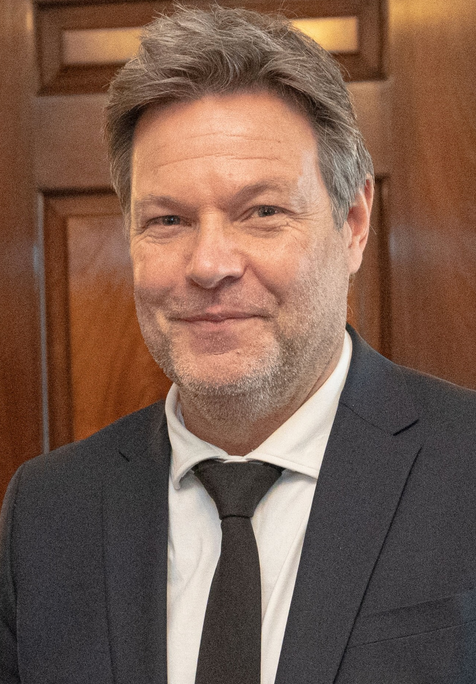 real_Zutte's tweet photo. BREAKING NEWS: Robert Habeck hat eine neue Assistentin eingestellt https://t.co/JzNvv47p9V