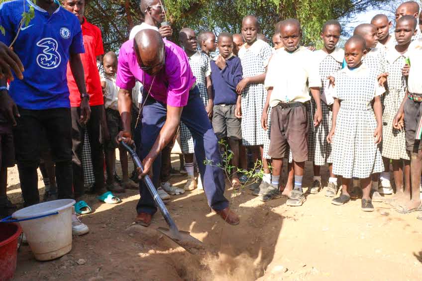 irck_info's tweet photo. Approx. 20 football clubs have been formed through the Inter-Religious Council Baringo interfaith network supported by @UNDPKenya. Kaptimbor FC is one of the football clubs holding the top position and representing Baringo County at the regional level. #MobilisingFaithCommunities https://t.co/YhqCKXI6WD