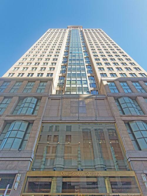 JohnPlassard's tweet photo. Immobilier commercial aux Etats-Unis : ça commence. Une tour de bureaux de 30 étages à Baltimore, a été vendue dans la panique avec une décote de 69 % par rapport à l'achat de la tour en 2015. Il s'agissait de la 2ème vente de ce type dans l'ère post-Covid ... https://t.co/d4HmZZJ2s7
