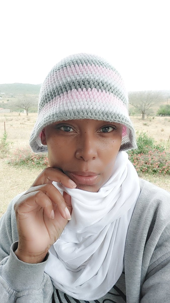 FelicityShiba's tweet photo. The weather is coming. It's a snood day. ๐ฅถ
#winterfarm https://t.co/RRyK6Y8HpH