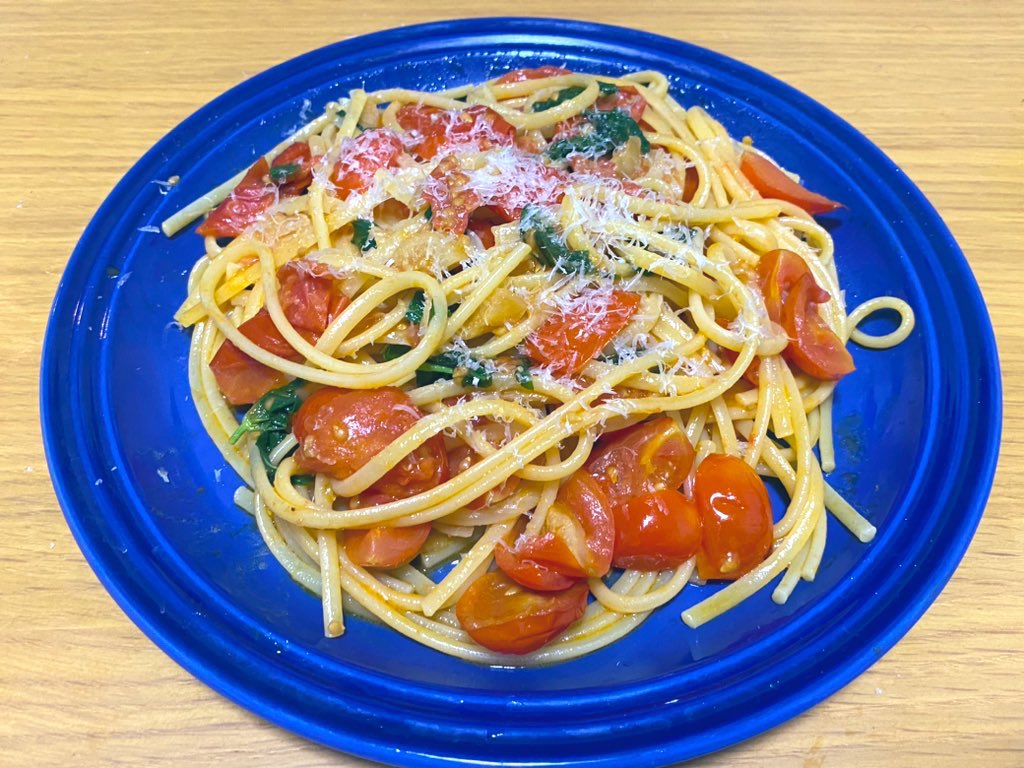 deligt04's tweet photo. ミニトマトとフレッシュバジルのパスタ。シンプルだけど美味いから定期的に作ってる。 https://t.co/kaFdyjwHtj