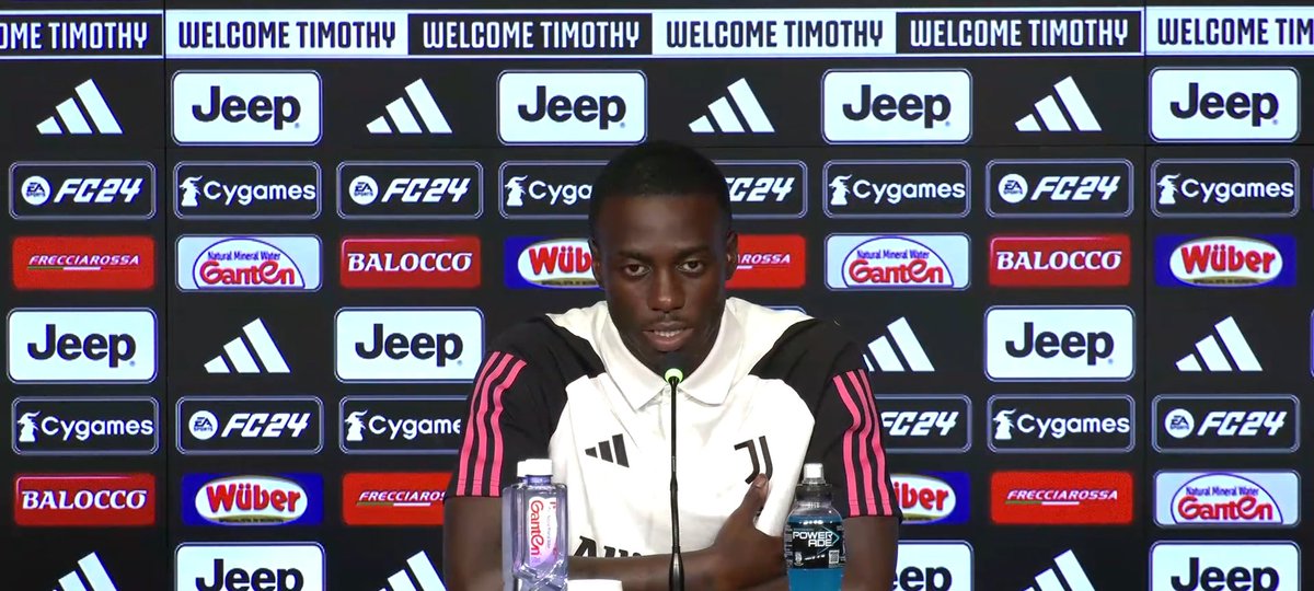 Ore_Rima's tweet photo. #WELCOMETIMOTHY
#WEAHBIANCONERO
#JuventusTV
#FinoAllaFine ○● https://t.co/kXzxe4Wch8