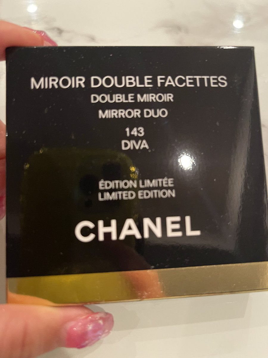 絶対欲しかったんですこれ CHANELの新作ミニミラー ピンクが大好き