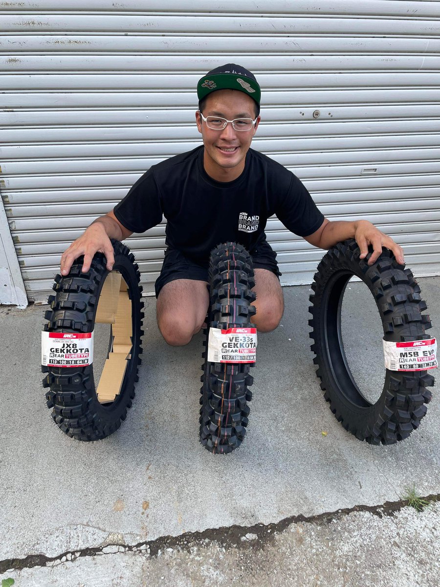 Sodo_hh's tweet image. 意外と好評だった僕のタイヤインプレ、次の比較インプレッション用タイヤを受け取りました🛞

今回は全部iRCです😄
僕が持つと全部ミニゲコタに見えますが、一応18インチフルサイズ用です🤣

使い方、使い分け、良いところ悪いところを書いていけたらなーと思います☝️
#webike