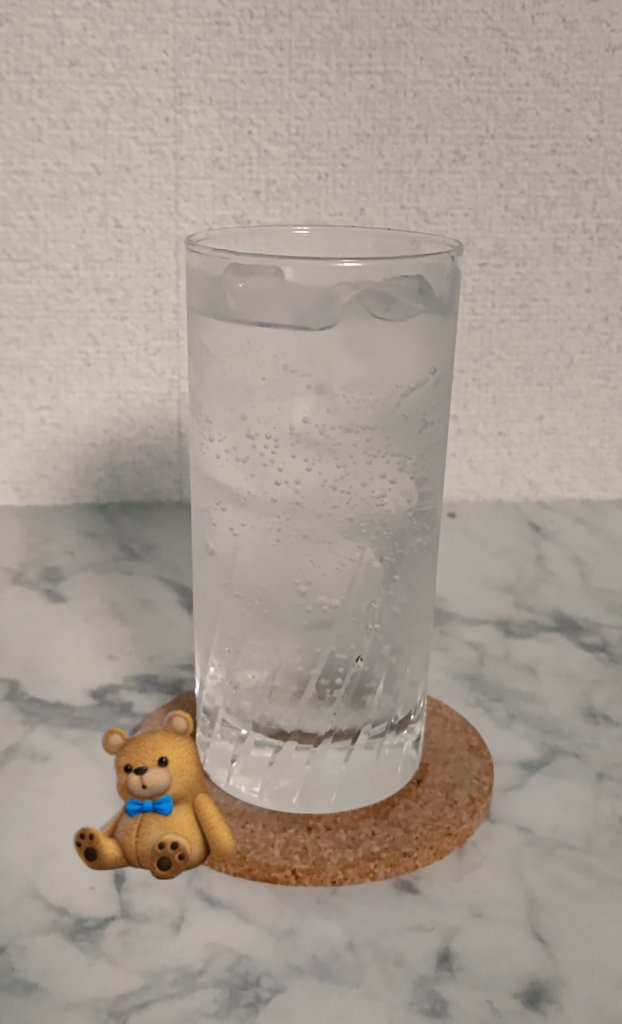 morikuma_v's tweet photo. ジントニック🍸️
・9148ジン フキノトウ
・トニックウォーター
紅櫻蒸留所のクラフトジン、9148のフキノトウで。フキノトウの香りが凄い。
美味( ﾟДﾟ) https://t.co/MweNugfblj