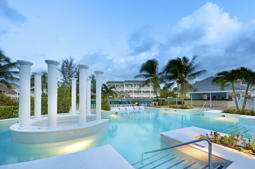 Flashsale!! *Grand Palladium*  ⛱️ ☂️ 🏖 🌊  
Starting at 190 per person, per night 🌙  Child free with 2 paying adults! 😀 
Book by July 24!🌂 ⛱️ 🌞 Travel by July 31!