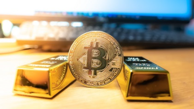 weexchanges's tweet image. #比特币 与 #黄金 的相关性跌至两年低点，给投资者一个警告。分歧再次凸显比特币仍然是一种风险资产，这在未来可能会改变，但就目前而言，比特币处于风险范围的长期端。从紧货币政策的效果尚未完全显现，市场不可操之过急。

#币圈 #互fo #互关 #互粉 #互关必回