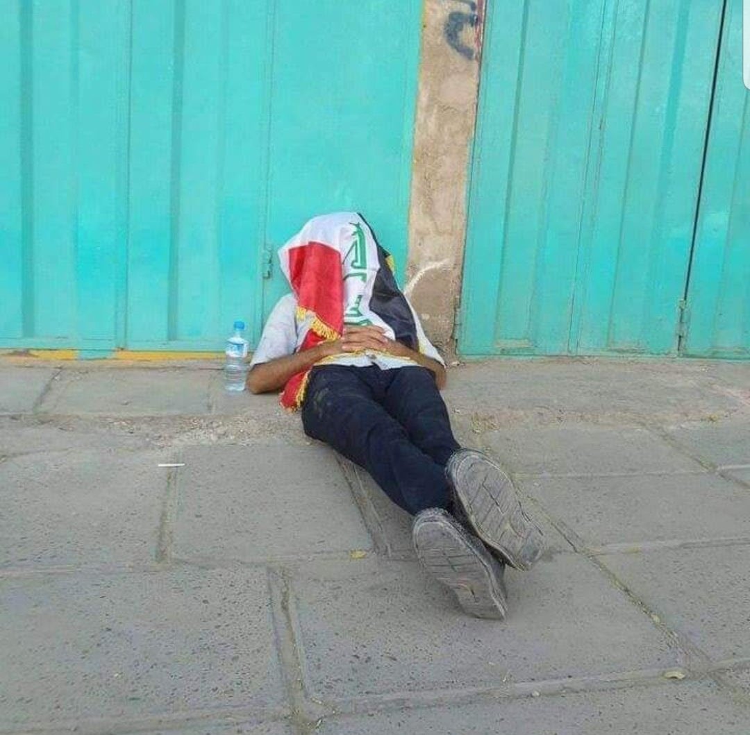 هذا العلم ممكن ان يتلطخ #بالطين وبالعرق وبالدماء لكن لا يمكن ان يتلطخ بالعار 🇮🇶🇮🇶

#علم_العراق_خط_احمر
#نعم_نعم_للقرآن 
#رايتي 
#السفارة_السويدية