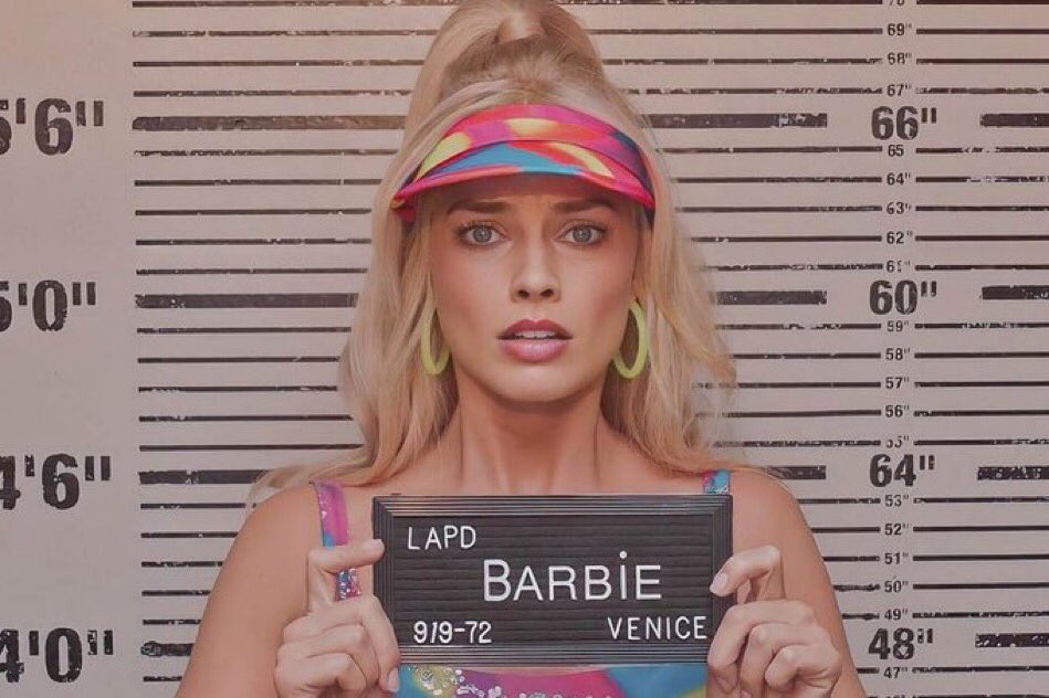 Hilo corto sobre #Barbie para gente que me hizo preguntas sobre la película. 

* Es una película para adultos, que utiliza toda la mitología de <a href="/Mattel/">MATTEL</a> para enviar un mensaje. Hay muchísimos chistes meta, referencias a sus productos y análisis sobre sus fallas.