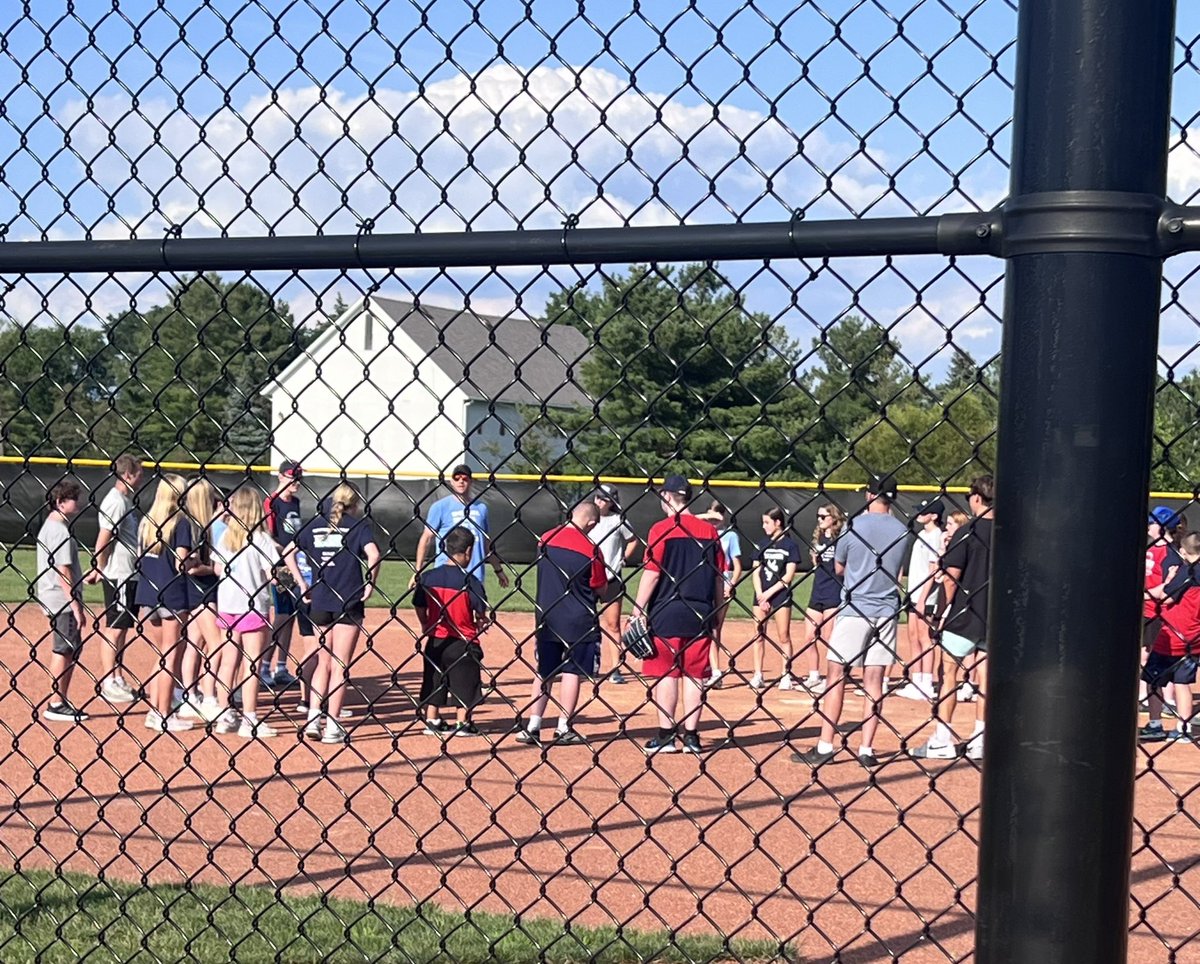 HudsonGirlsSoc's tweet photo. Thank you @empwr_sports for letting our Hudson Explorers spend the evening with some amazing athletes! A great night sharing their love for sports. https://t.co/92z7Zh3ukE