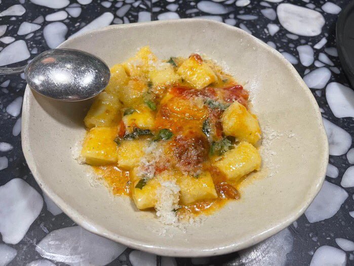 Travelgirlfl51's tweet photo. This Michelin ⭐️ restaurant in #Miami is a hidden gem! It’s small with a very chill vibe. The food is absolutely mind-blowing. Some of the highlights were the Crispy Polenta, Potato Skins, Tagliolini Nero and Bufala Ricotta Gnocchi Pomodoro. Outstanding experience!
#BoiaDe #Foodie