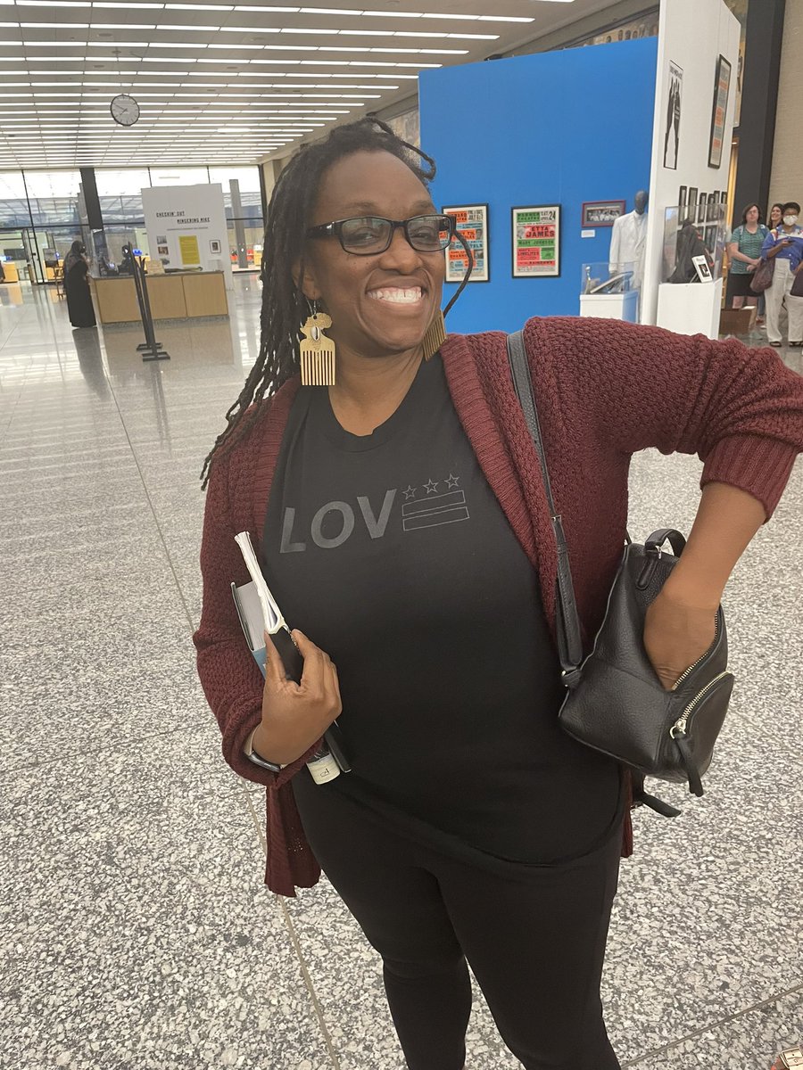 amandalah's tweet photo. #irel23 #socialjustice #literacy #freetoread #readreadread #books #readmorebooks @tianasilvas @michkkacz @quiche36 https://t.co/RSJfXGw4cS