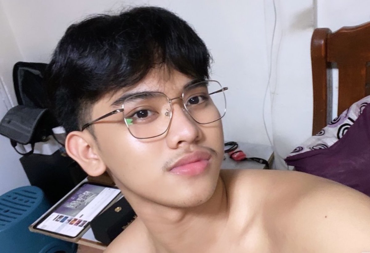 AronJunelle's tweet photo. hi 👋🏻 https://t.co/avFBbwwt8p