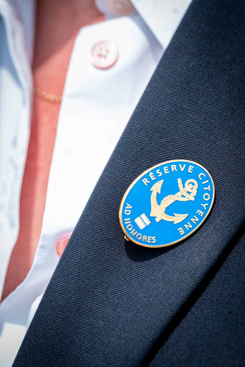 mcmaheas's tweet photo. Joie et honneur d’être intégrée à la réserve citoyenne de la ⁦@MarineNationale⁩ par ⁦@amiralVandier⁩ - Servir mon pays 🇫🇷 >> https://t.co/LxsblCNzbe https://t.co/927yhz8hOQ