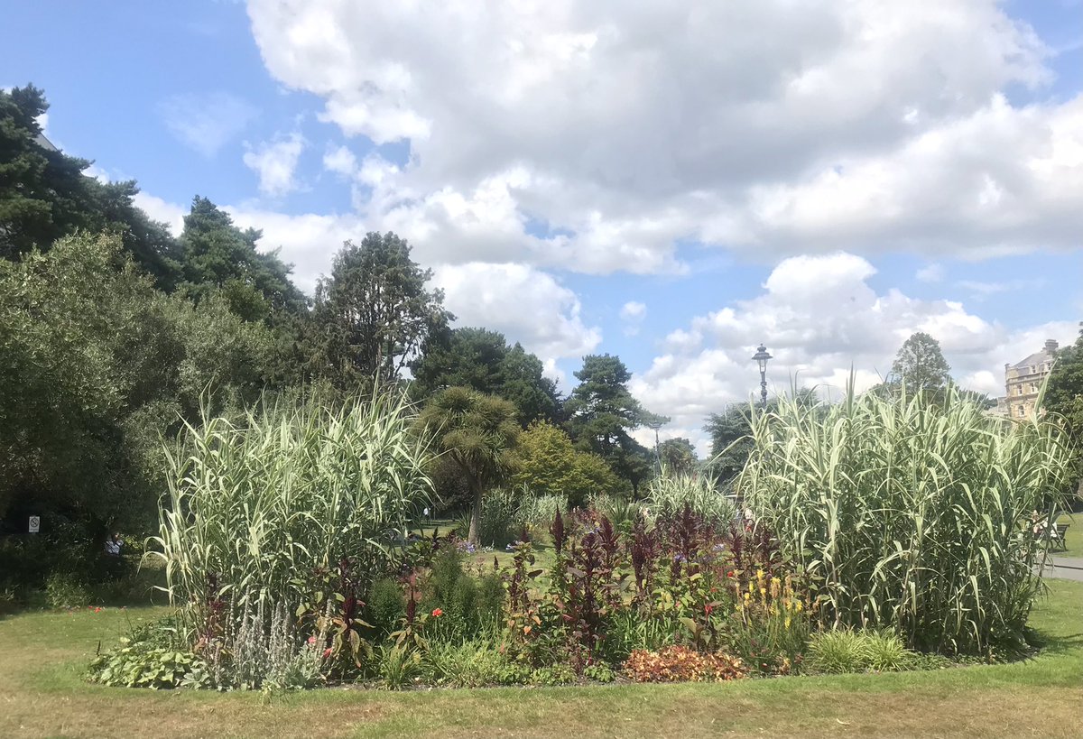 #Bournemouth was looking & feeling a good place to be today. Locals & visitors enjoying the amenities. Gardens looking lovely. Well done @BCPCouncil @vikki4mdnp #BackToBournemouth