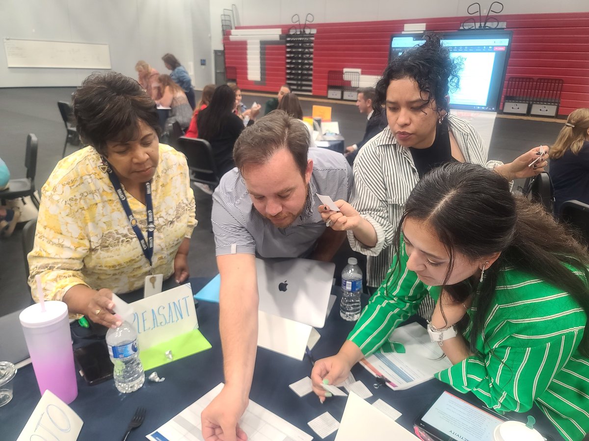 chapelhillpl's tweet photo. Shoutout to our 23-24 CILT team. It's going to be a great year! @wtwhitevt @dallasschools https://t.co/Fjo2czgiz9