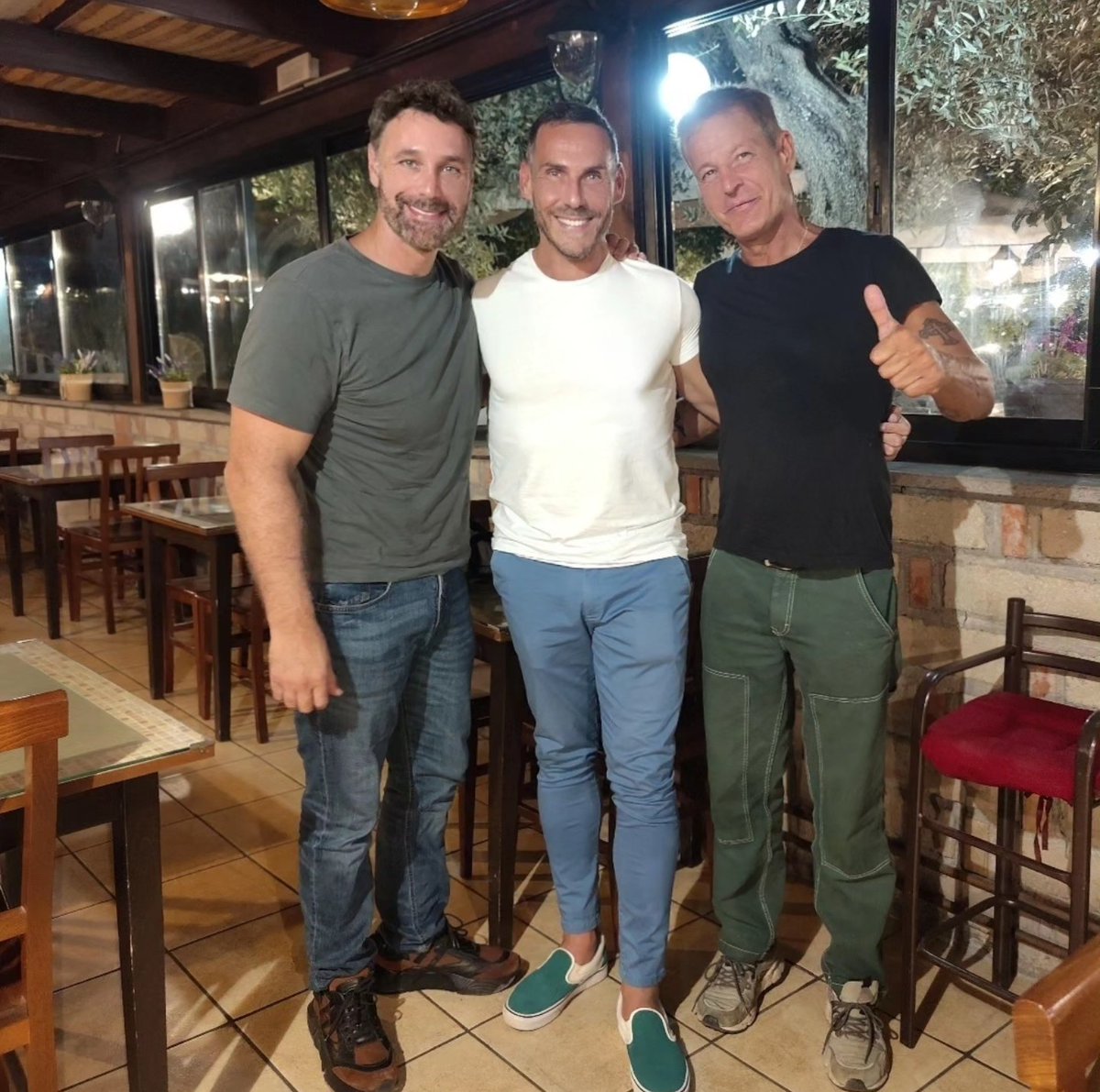 DiTollaLuca's tweet photo. Amico mio,pronto per Doha? 🇧🇭
#raoulbova 💪❤️😎
Noi si! 😉🔥
#staytuned #roadtodoha #friends #swimmer #drlucaditolla #performance #nutrizione #workinprogress https://t.co/n9HmyDP1YJ